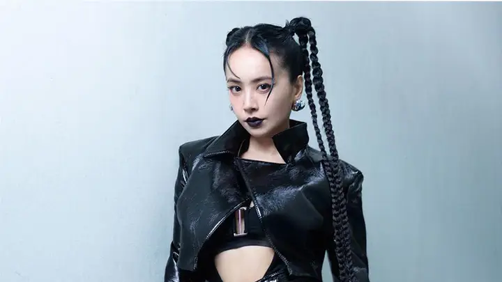 蔡依林 Jolin Tsai-玫瑰少年 Womxnly
